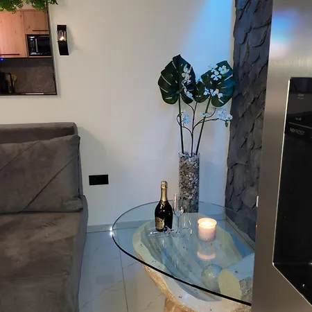 Adriatic アパート セルツェ